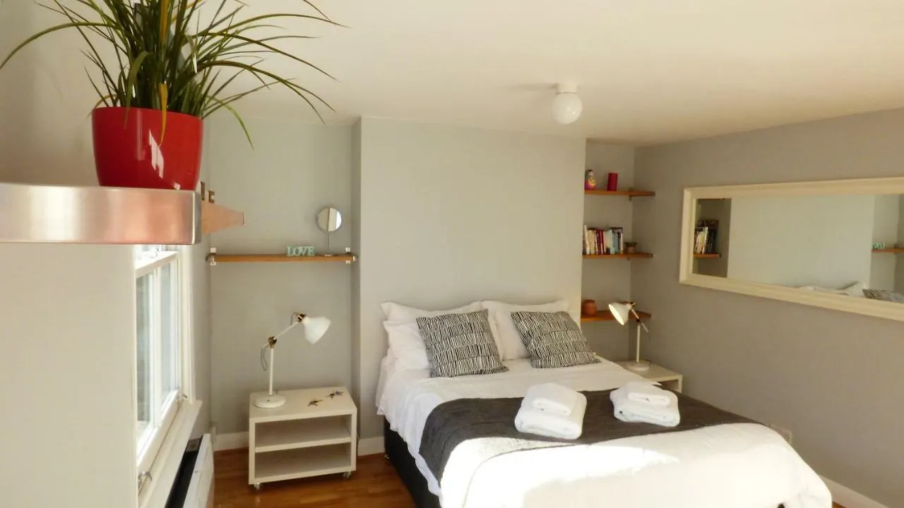Trendy 2 Bedroom Apartment In Vibrant Shoreditch, Central London Zone 1 Free Wifi - Sleeps 4+2 0*,  Storbritannien