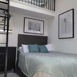  Apartment Stunning New Build Mezzanine Style
