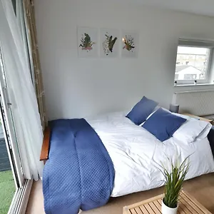  Apartment Garden Tower Flat