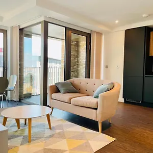  Apartment Royal Wharf