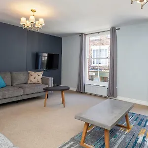 https://malt-shovel-court.yorkshirehotels.net