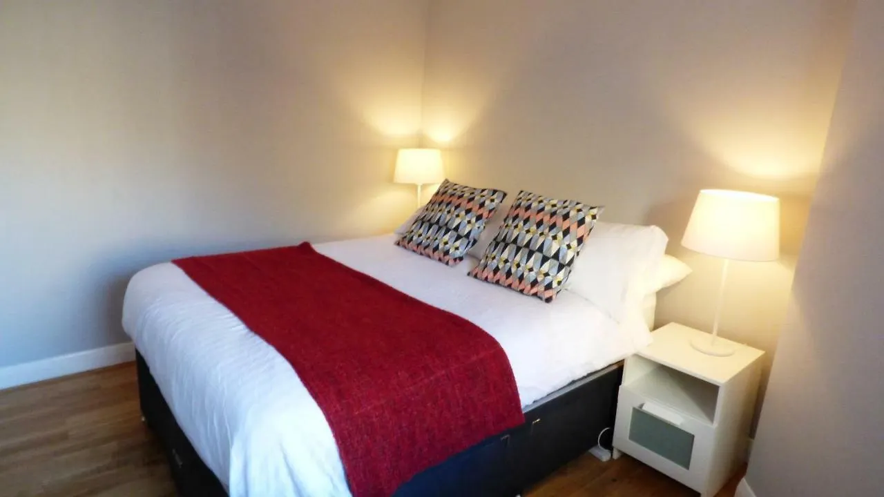 Trendy 2 Bedroom Apartment In Vibrant Shoreditch, Central London Zone 1 Free Wifi - Sleeps 4+2