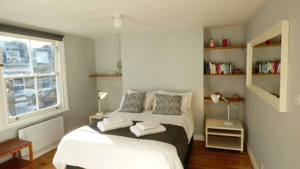 Trendy 2 Bedroom Apartment In Vibrant Shoreditch, Central London Zone 1 Free Wifi - Sleeps 4+2
