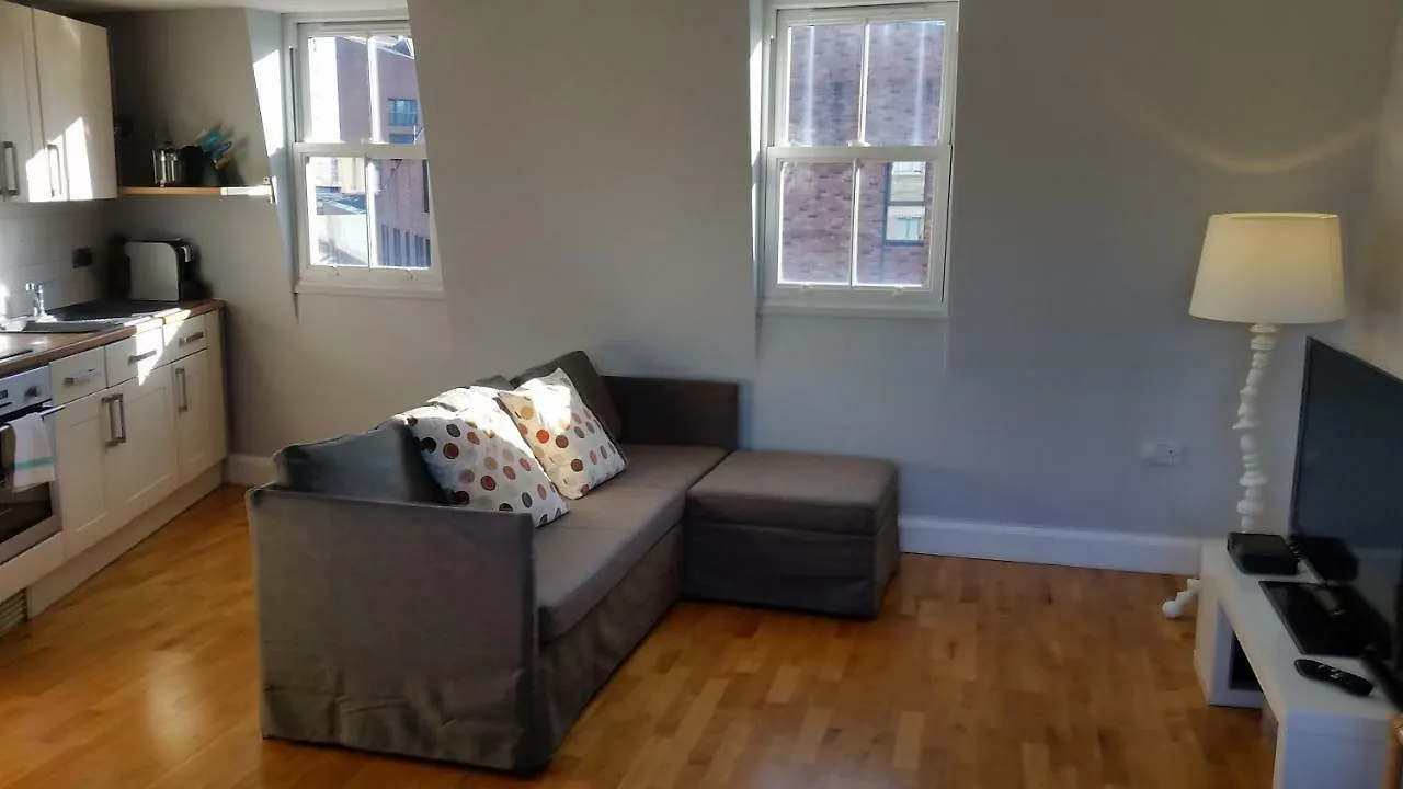 Trendy 2 Bedroom Apartment In Vibrant Shoreditch, Central London Zone 1 Free Wifi - Sleeps 4+2 0*,