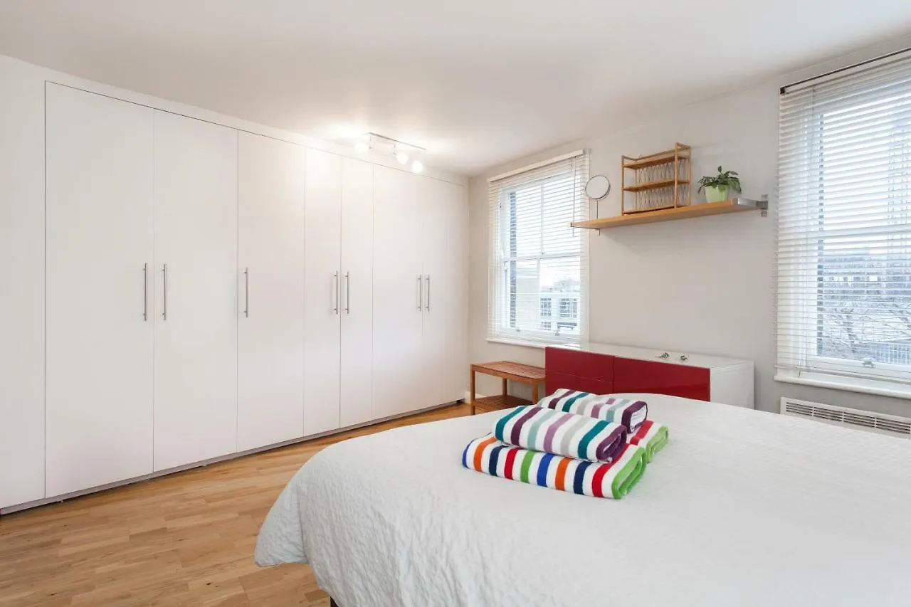 Trendy 2 Bedroom Apartment In Vibrant Shoreditch, Central London Zone 1 Free Wifi - Sleeps 4+2 United Kingdom